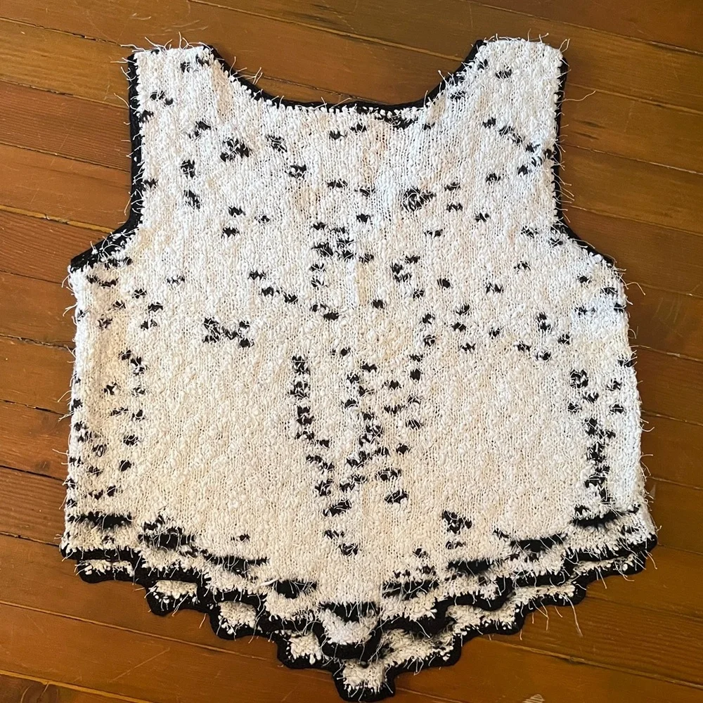 Handmade Knit Sleeveless Shirt - Picture 2 of 5
